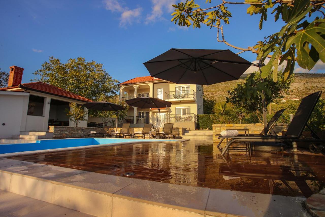 Villa Infinity מוסטר מראה חיצוני תמונה