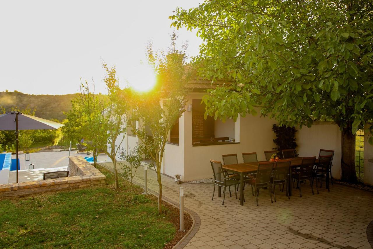 Villa Infinity מוסטר מראה חיצוני תמונה
