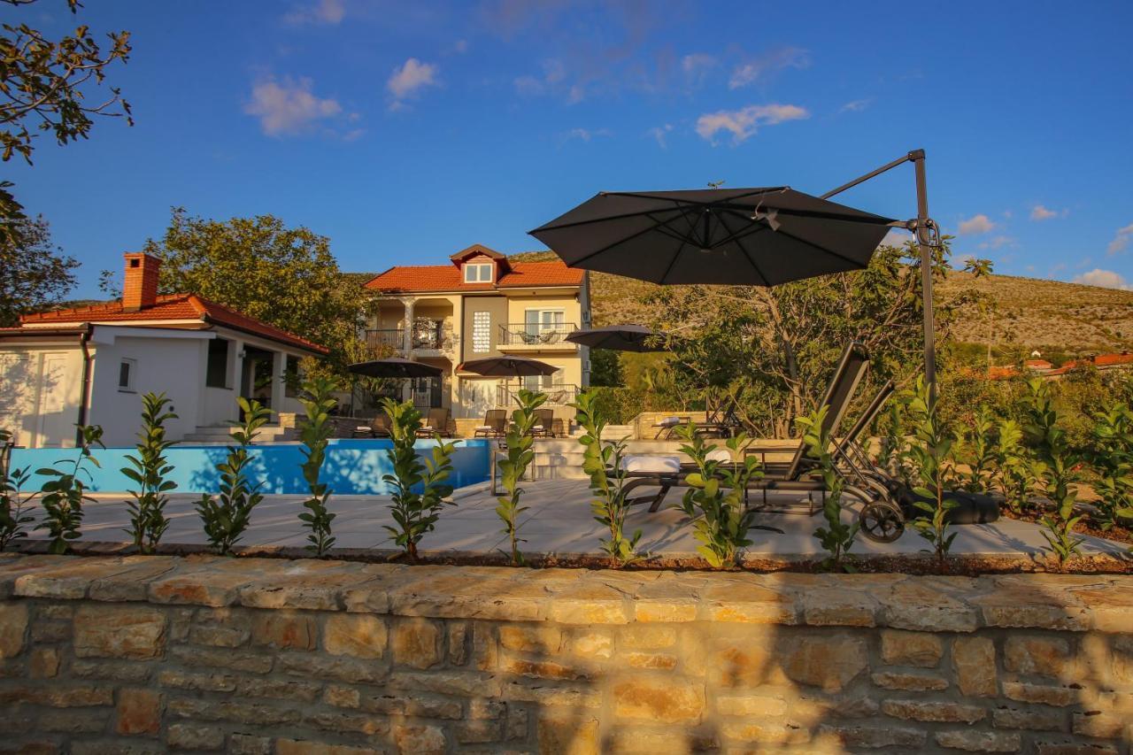 Villa Infinity מוסטר מראה חיצוני תמונה